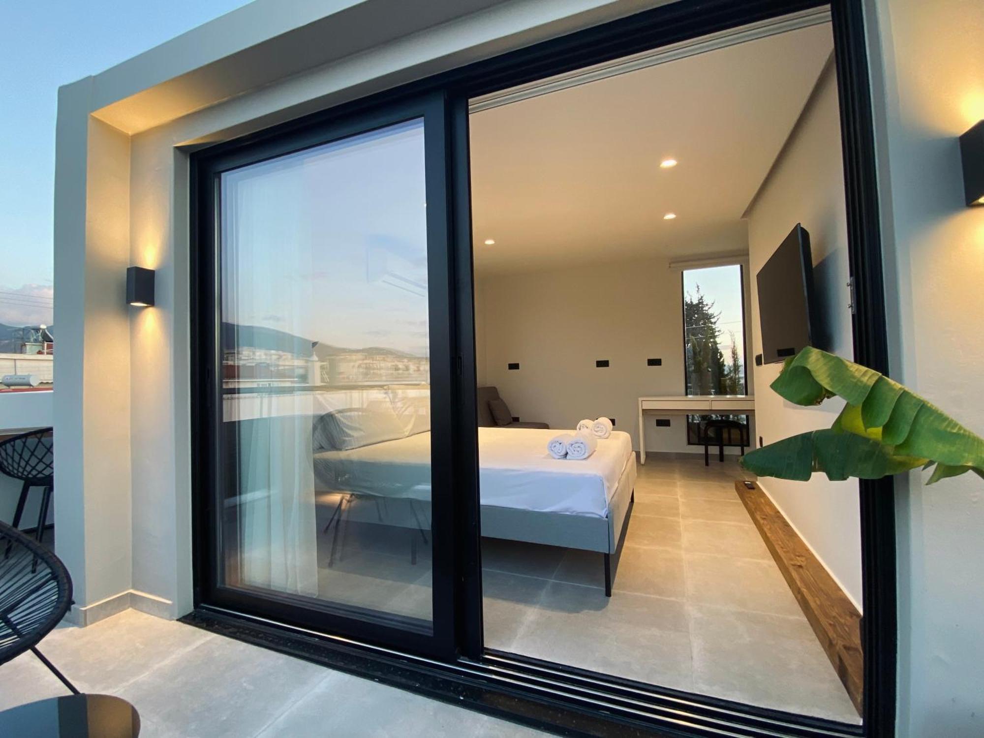 Hyperion Penthouse Lejlighed Patras Eksteriør billede